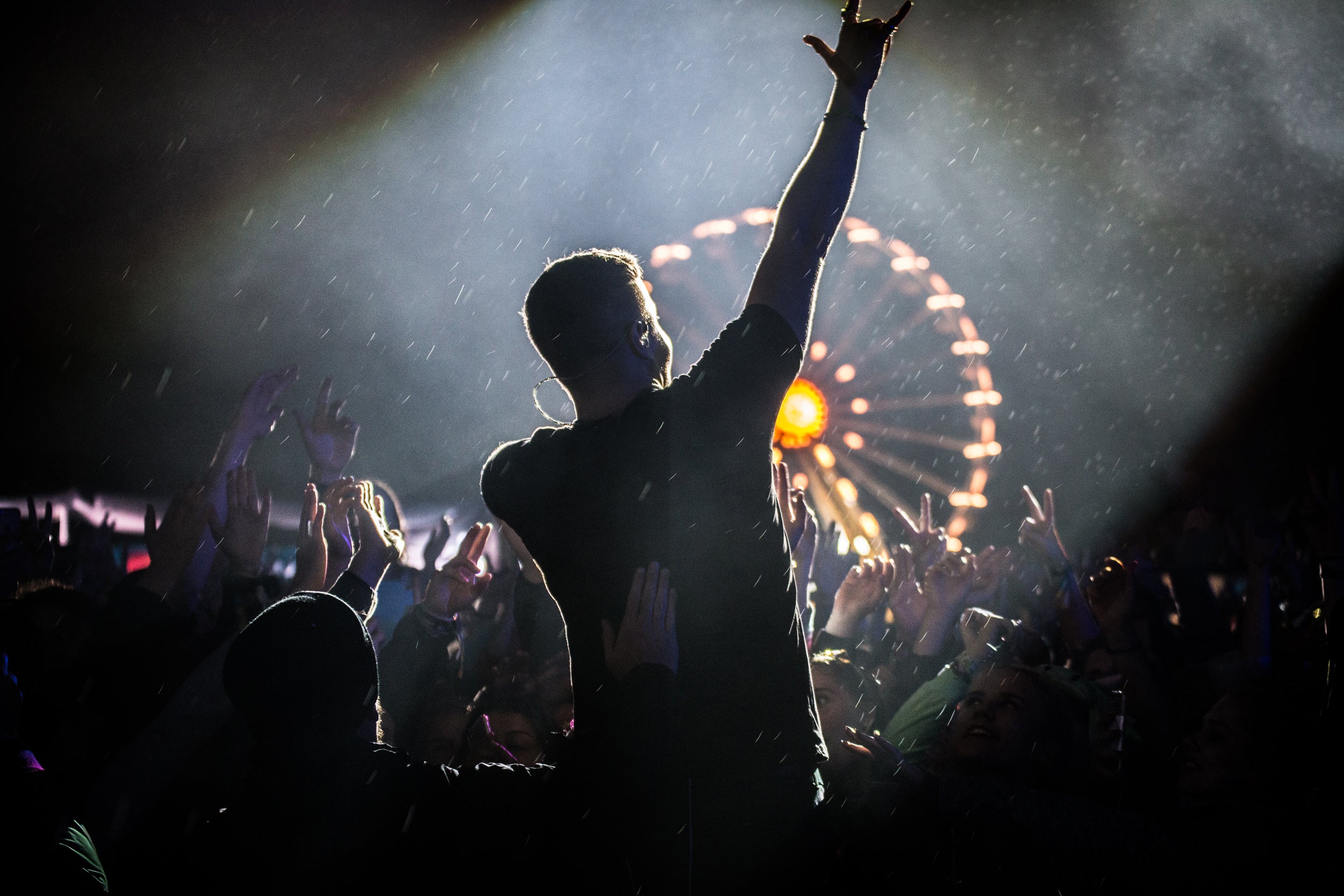 Ringing ears after a night out? You have damaged your hearing!